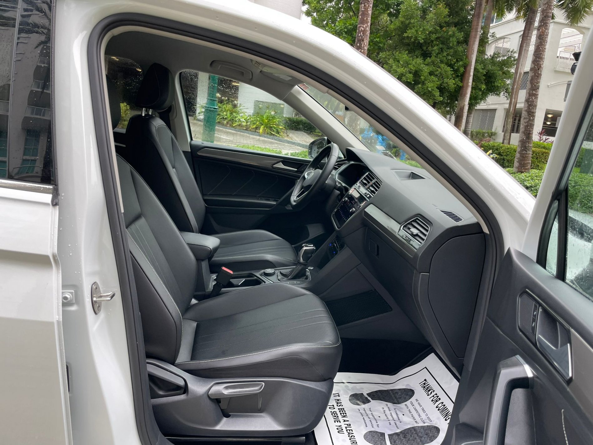 Volkswagen Tiguan SE 2023 пассажирское место