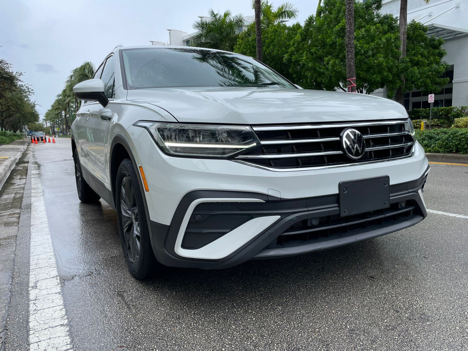 Volkswagen Tiguan SE 2023 бампер