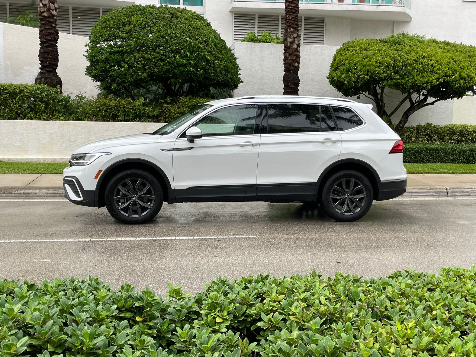 Volkswagen Tiguan SE 2023 крыло и экстерьер