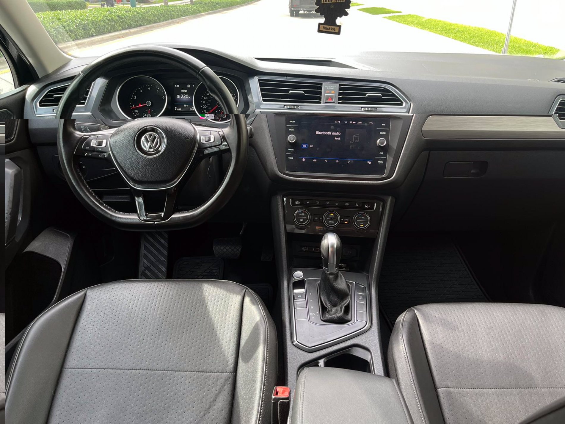 Volkswagen Tiguan SE 2020 магнитола и приборная панель