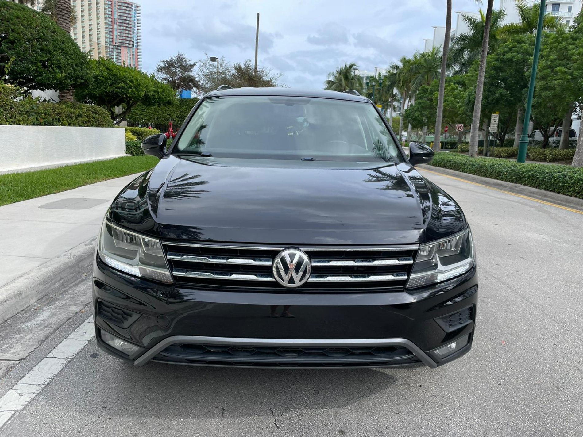 Tiguan SE 2020 перед американец