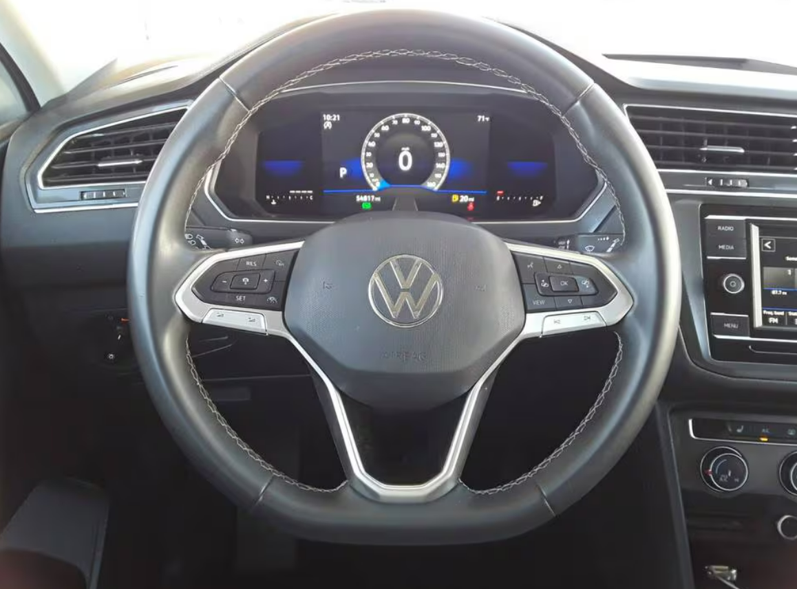 Volkswagen Tiguan S 2022 салон 3-рядный