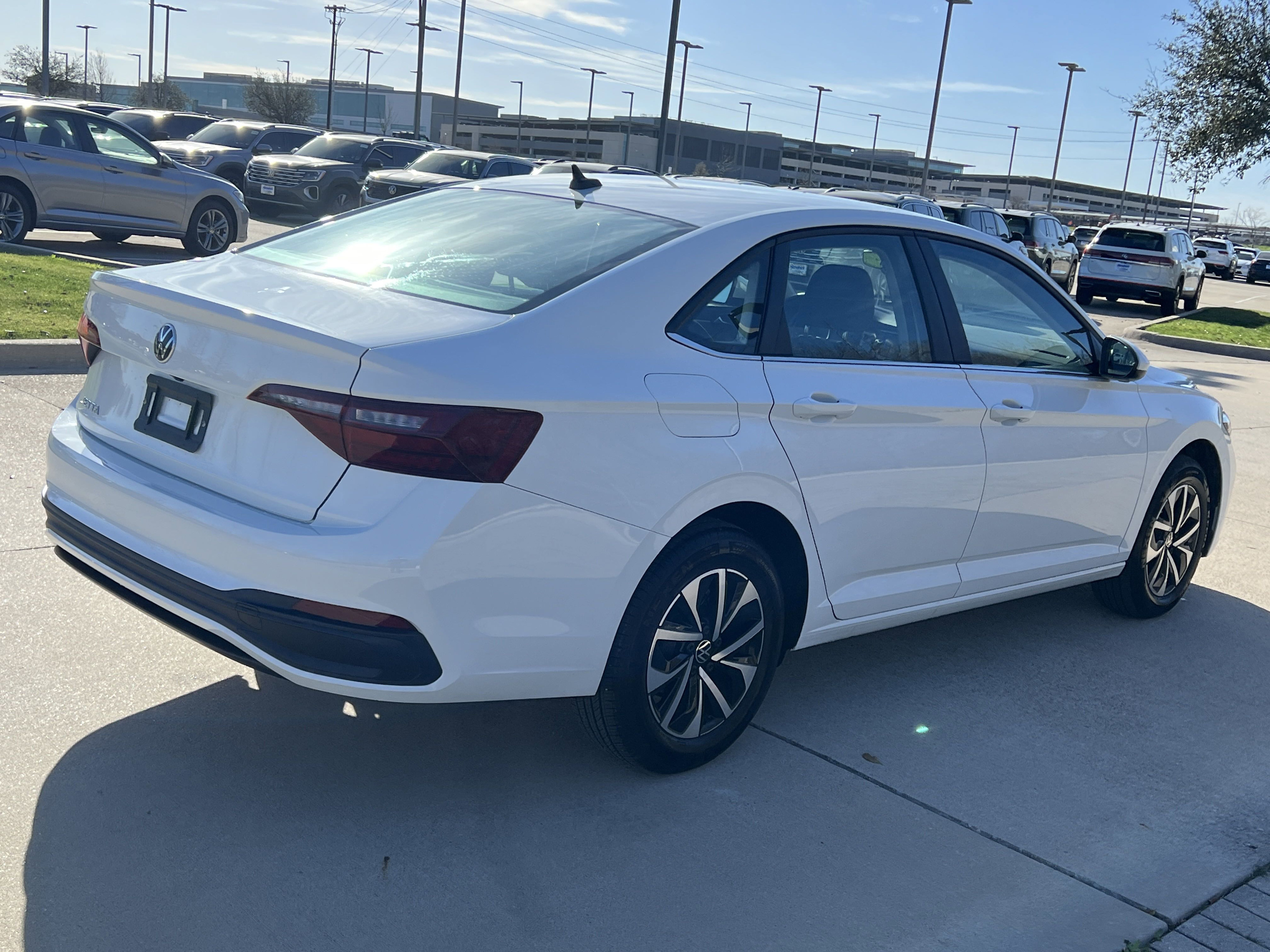Volkswagen Jetta S из США в РФ недорого двери